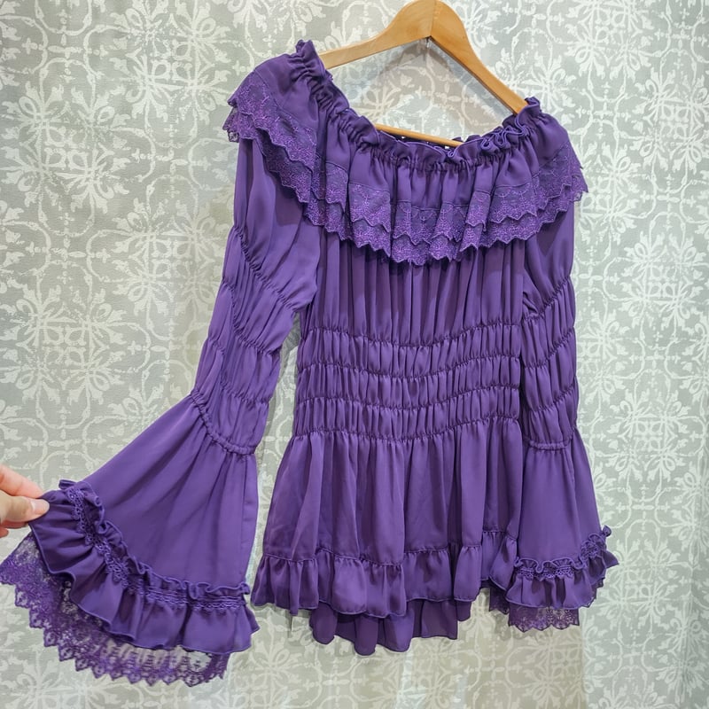 ATELIER-PIERROT】Shirring princess sleeve blous