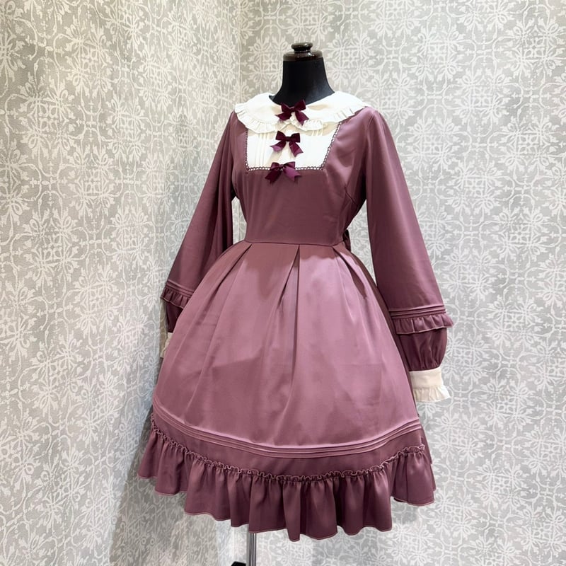 Amavel スクエアヨークピンタックワンピース