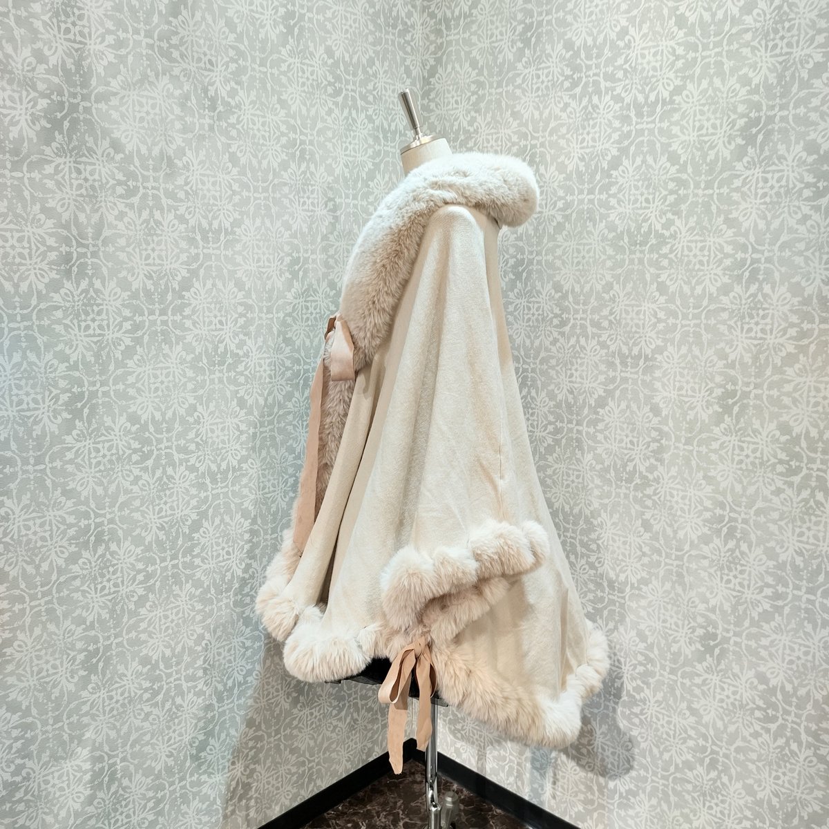 Triple*fortune】ファーロングケープ(ベージュ) | KIST ONLINE S