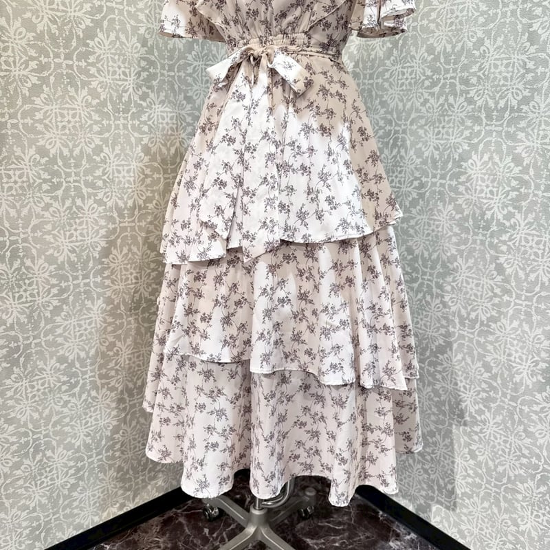 Amavel】 Floral pattern アシメティアードロングワンピース