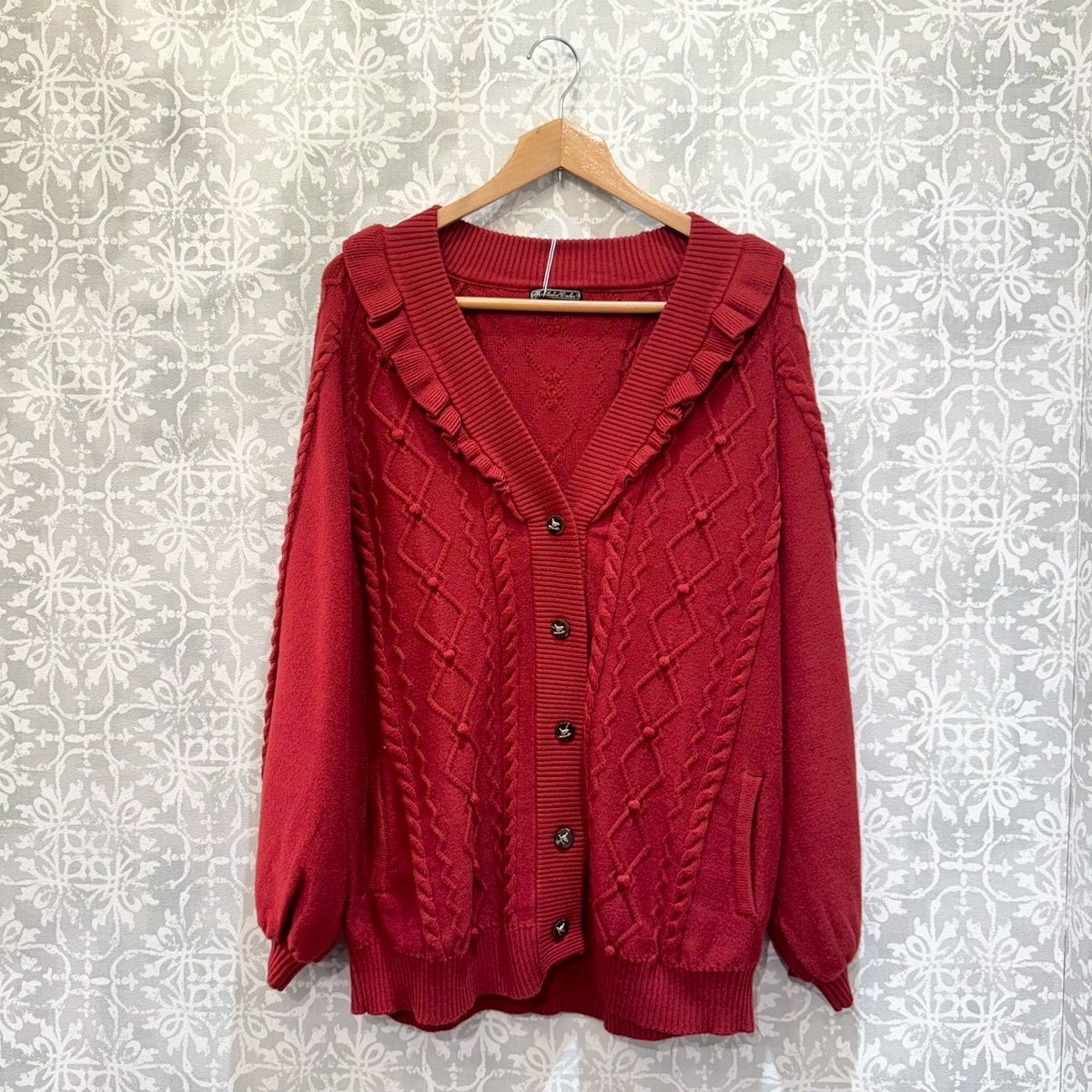 小鳥ボタンのフリルカーディガン　ベージュ　星箱Works 小鳥ボタンのフリルカーディガン | HoshibakoWorks