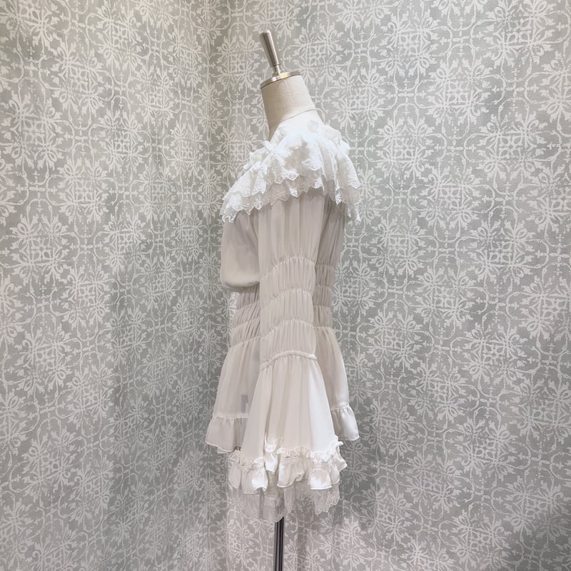 ATELIER-PIERROT】Shirring princess sleeve blous