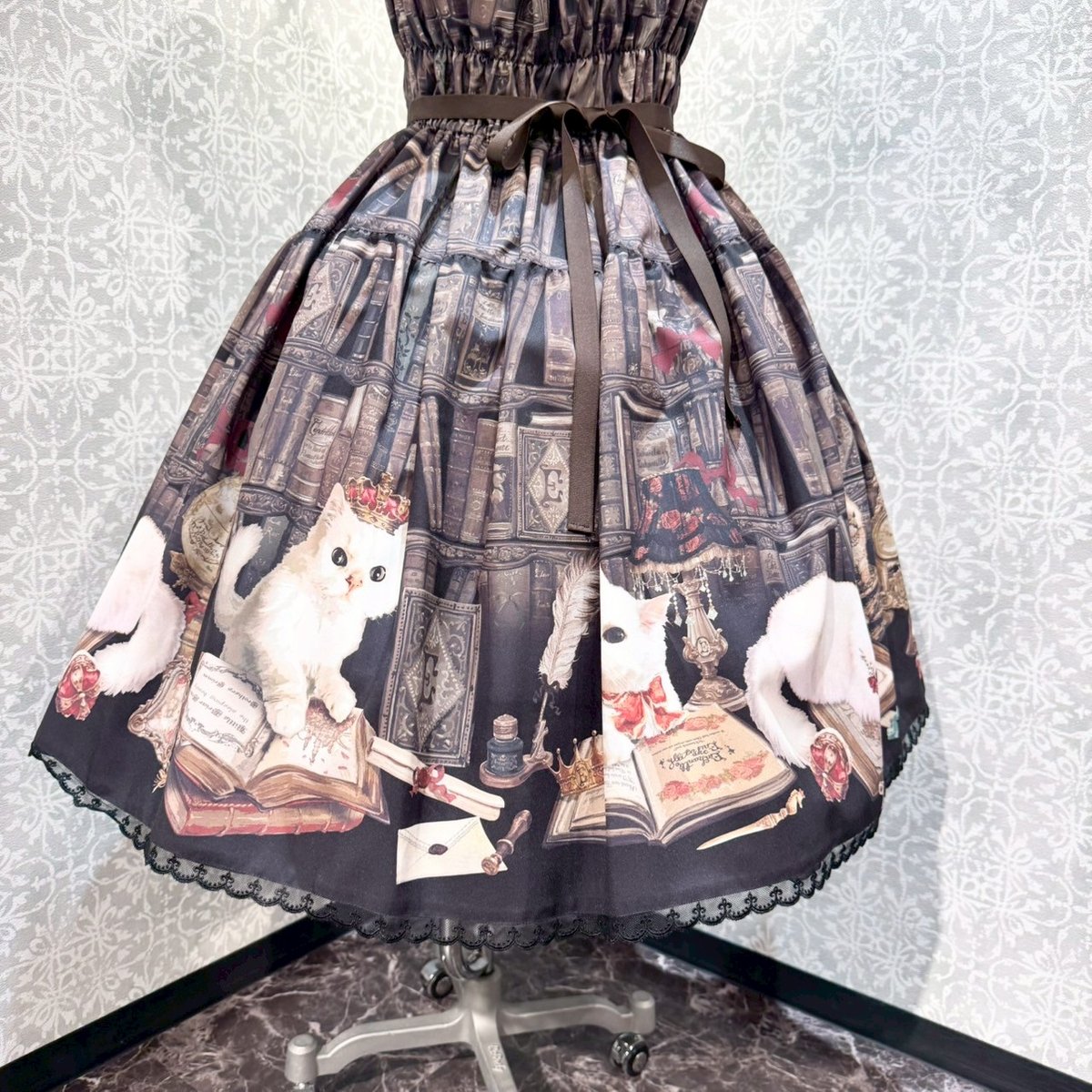 Enchantlic Enchantilly】Queen Cat 〜秘密の書斎〜 ワンピース
