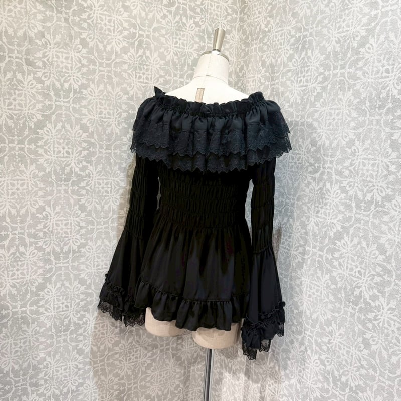 シャーリングプリンセススリーブブラウス（黒）　アトリエピエロ ATELIER-PIERROT】Shirring princess sleeve blous