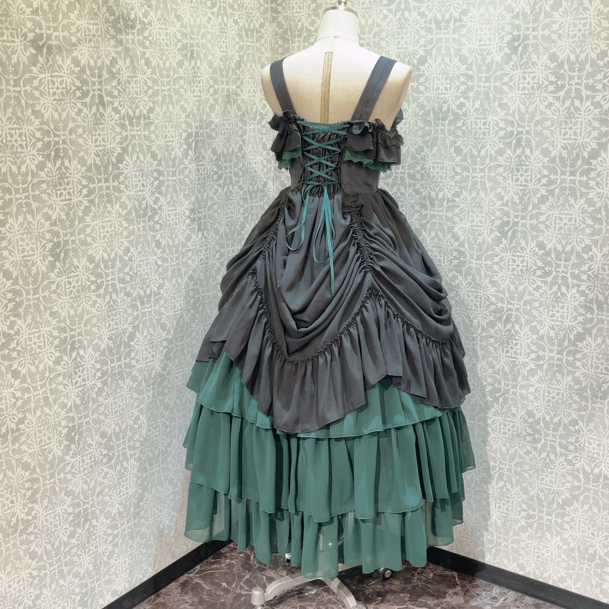 ATELIER-PIERROT】WICKED/Elphaba's Long Bustle J
