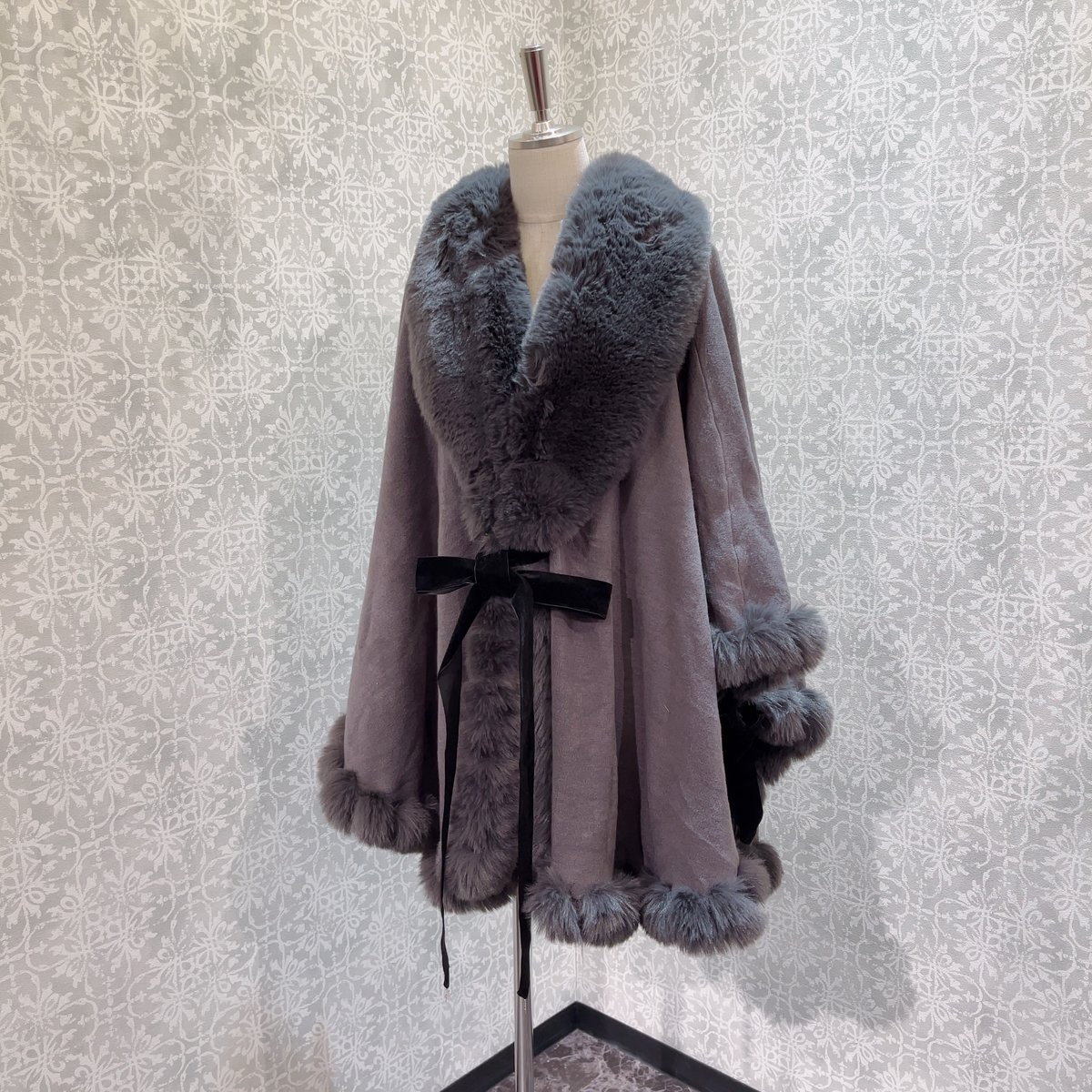 Triple*fortune】ファーロングケープ(グレー) | KIST ONLINE STORE