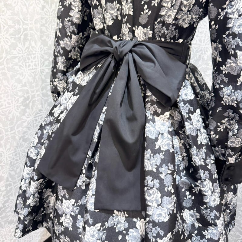 sheglit シェグリッド ローズジャガードタックワンピース ブラック ローズジャガードタックワンピース | Sheglit MiDiom online store