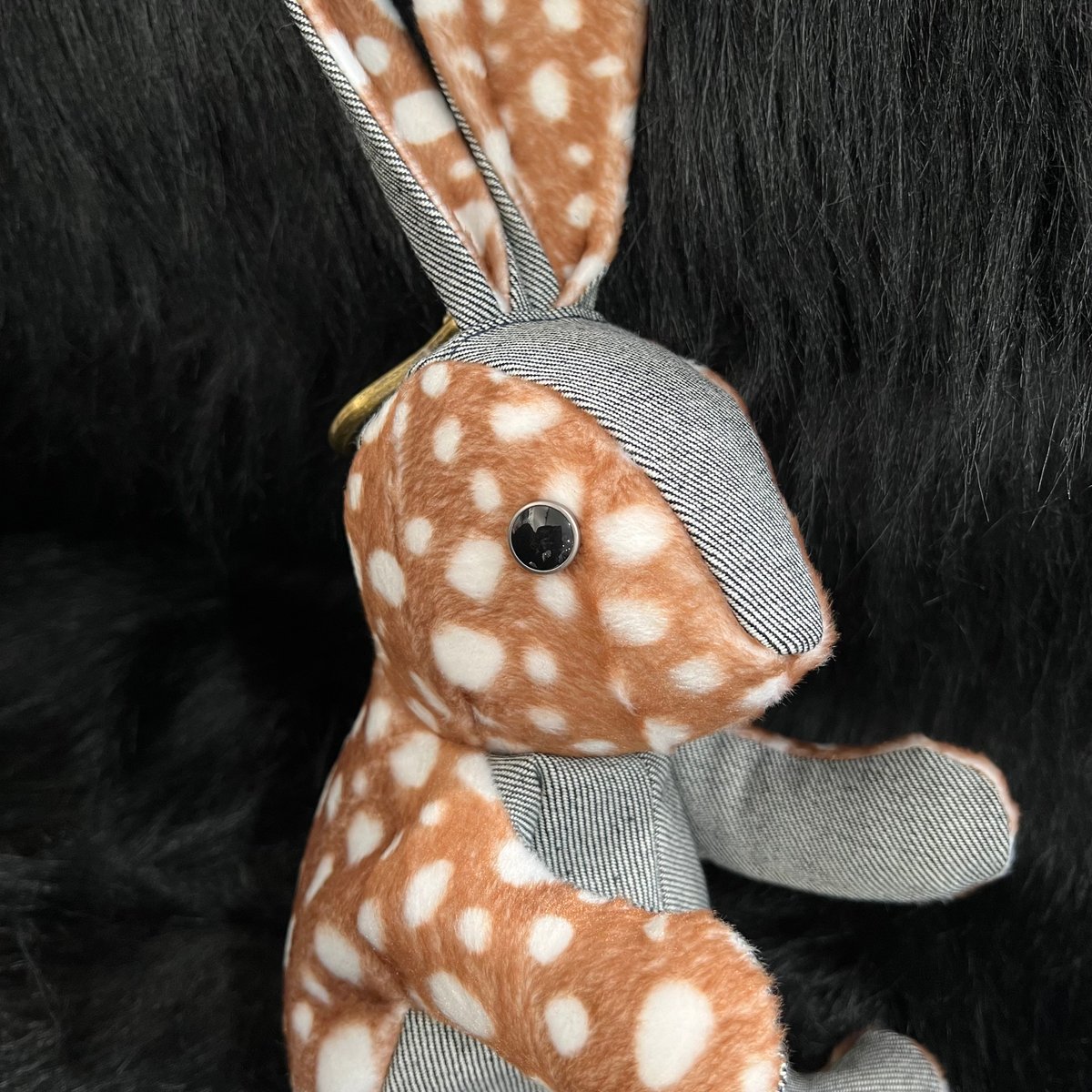 *  　バンビと　たわむれるウサギ  　* バンビとたわむれるウサギ *the red thread S big symbol knit