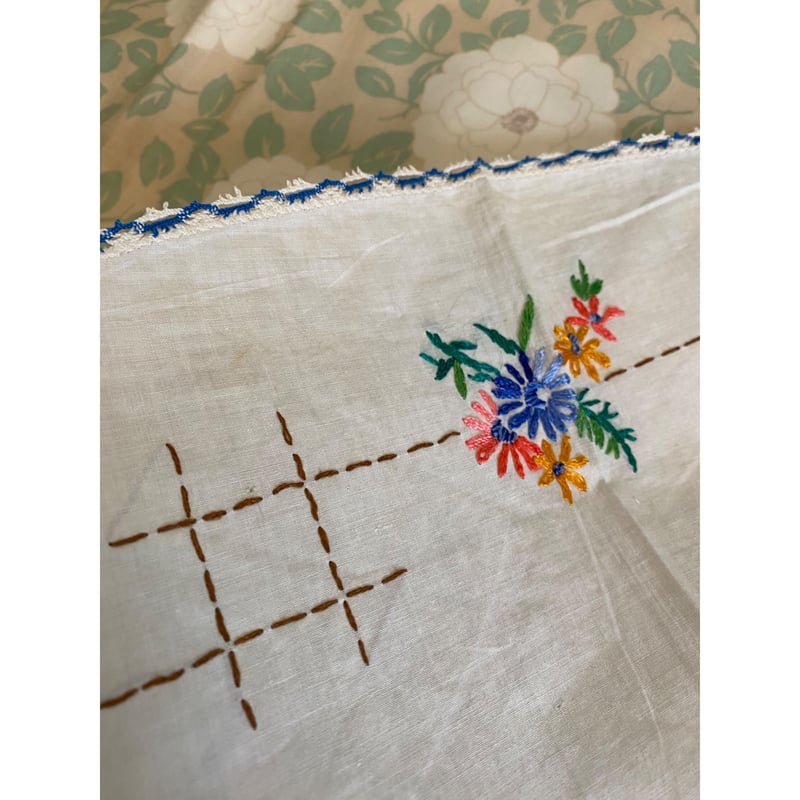 アンティークお花刺繍クロス　ヴィンテージ il_fullxfull.4535220481_c918.jpg