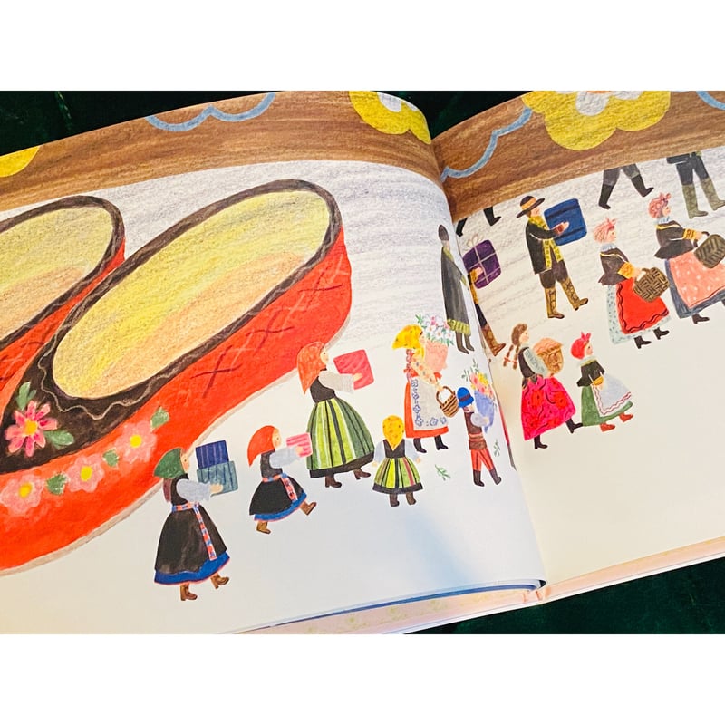 RV175 洋書 ポーランド語絵本 色んな作家さんの7話のお話し♪ ポーランドおとぎ話 絵本『ちいさなはなよめぎょうれつ』 | 世界