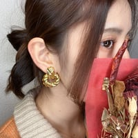 gold vintage earring