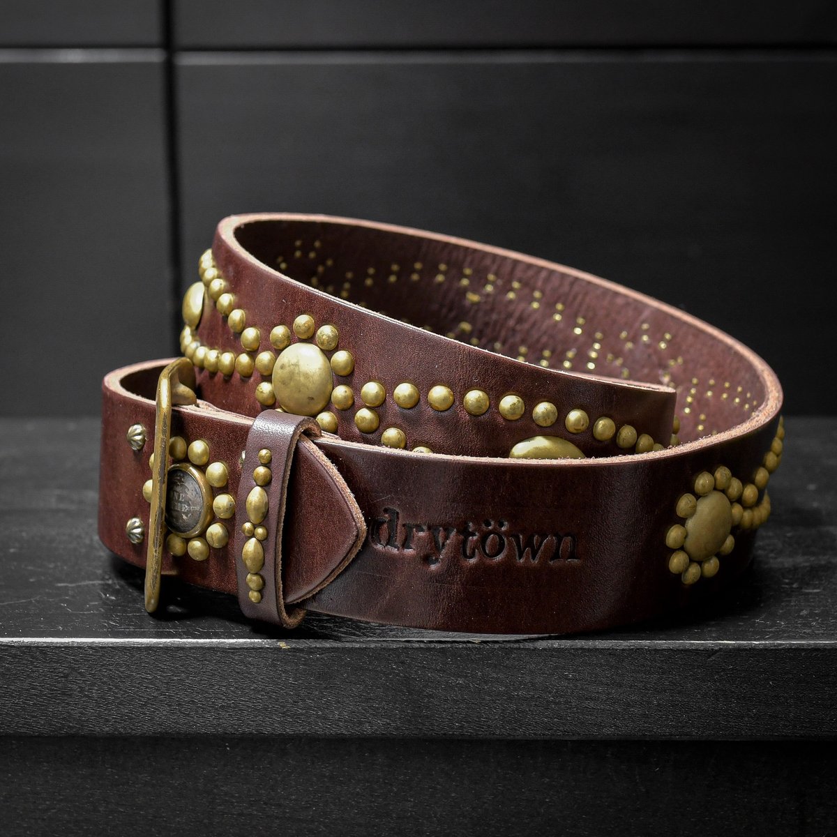 DAD CROWN♡革ベルト♡アイボリー♡スタッズ 新しく