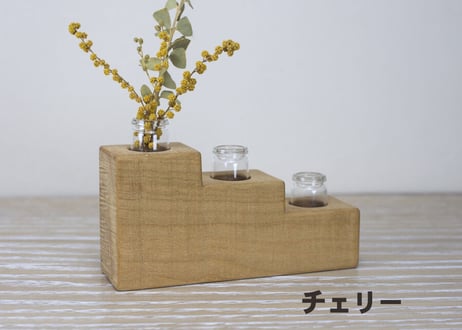 「 階段の一輪挿し 」～お部屋に癒しを