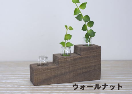 「 階段の一輪挿し 」～お部屋に癒しを
