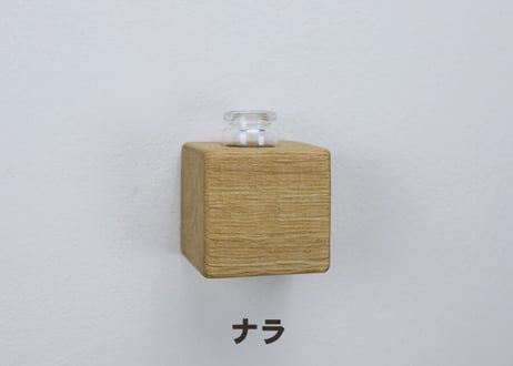 「 壁に飾れる一輪挿し 」～壁に彩りを【 キューブ 】