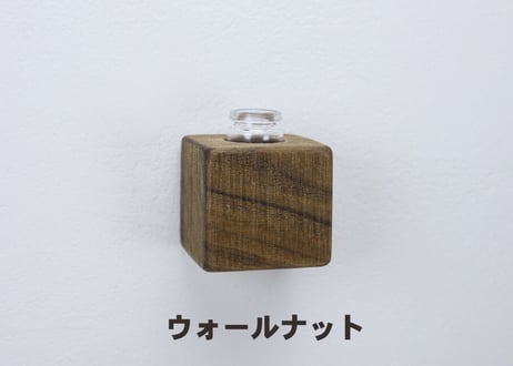 「 壁に飾れる一輪挿し 」～壁に彩りを【 キューブ 】