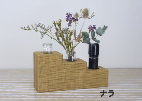 「 階段の一輪挿し 」～お部屋に癒しを