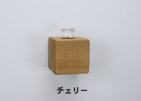 「 壁に飾れる一輪挿し 」～壁に彩りを【 キューブ 】