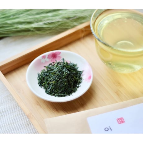 香り系品種「さえみどり」フレッシュ感ある香りと強い旨味ある煎茶！1袋40グラム