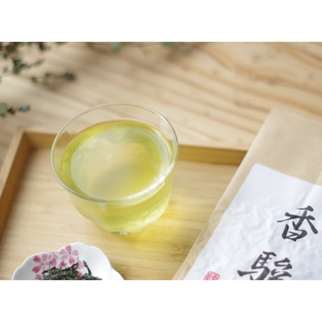 ハーブのような清涼感が口に広がる煎茶「香駿」40gとフォルターインボトルセット