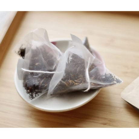 2種類の茶葉をブレンドした優しい甘さ「和紅茶」ティーバッグ1袋10個入り（2袋セット）