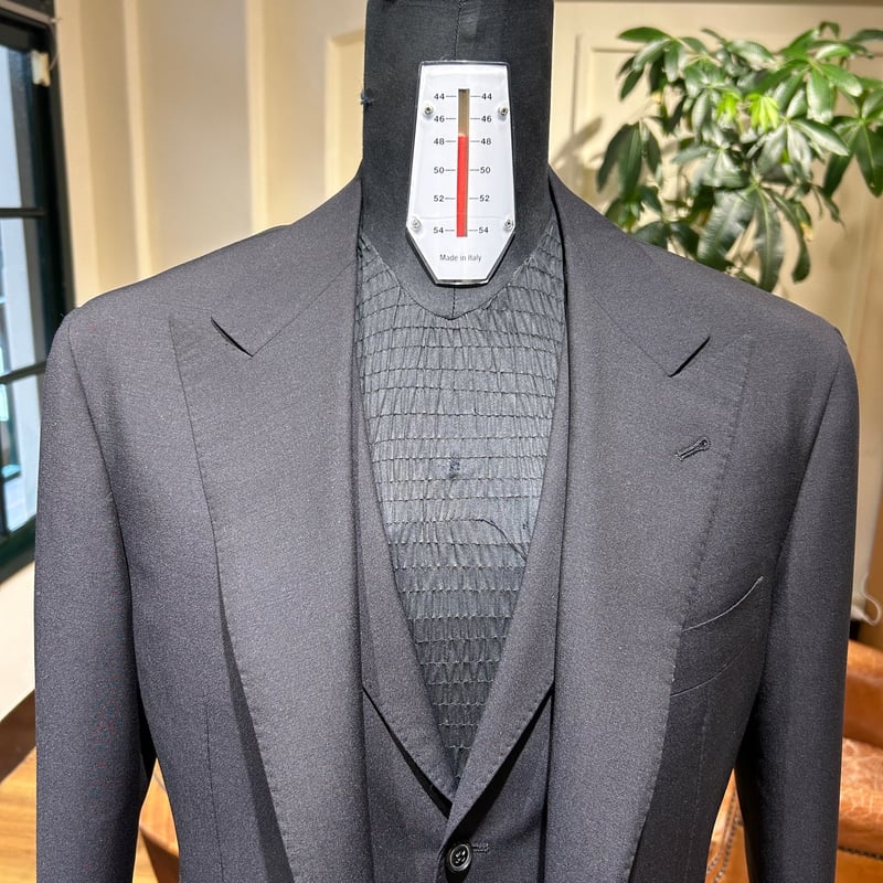 Dormeuil Mohair Navy 3P suit | Sartoria Raffani