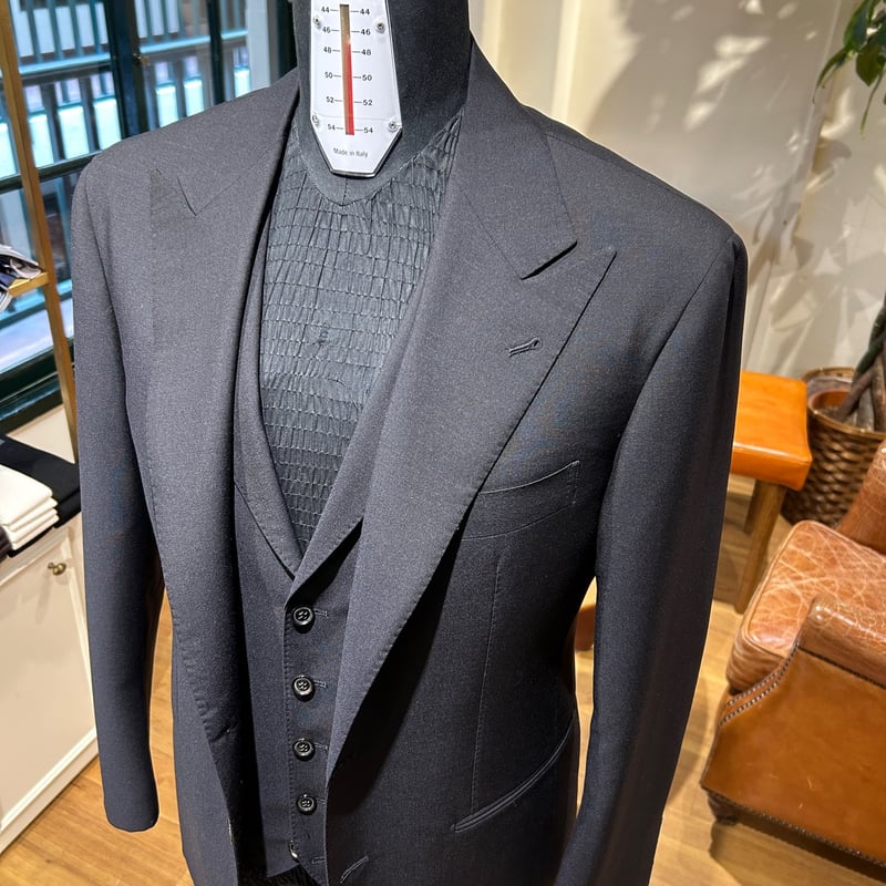 Dormeuil Mohair Navy 3P suit | Sartoria Raffani
