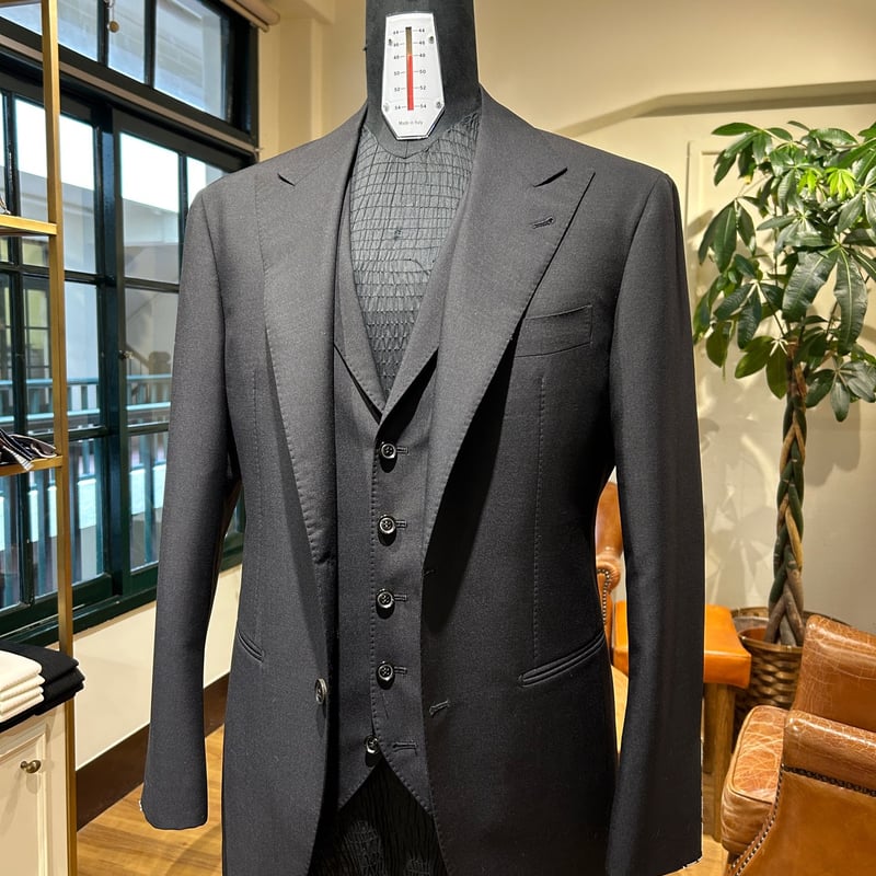Dormeuil Mohair Navy 3P suit | Sartoria Raffani