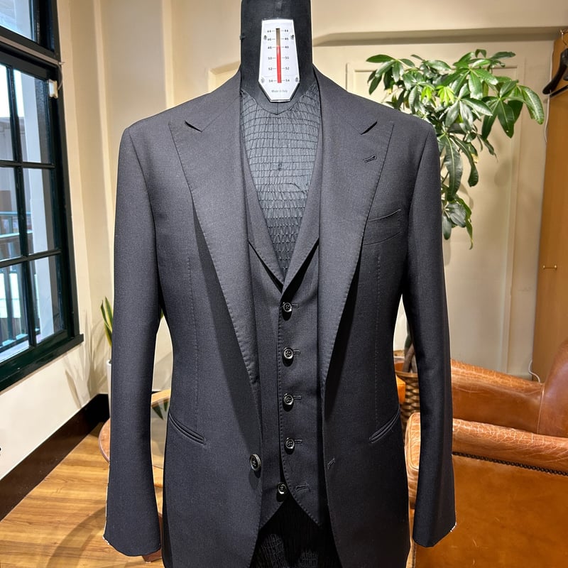 Dormeuil Mohair Navy 3P suit | Sartoria Raffani