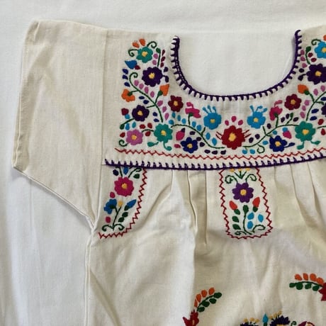 【5-6歳サイズ】キッズ メキシカン刺繍のワンピース（コットン生成り） 02
