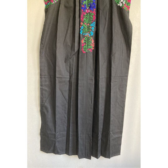 大人サイズ】サンアントニーノ刺繍のワンピース（黒×カラフル刺繍