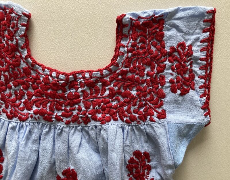 1-2歳サイズ】サンアントニーノ刺繍のワンピース（水色×赤） | te to 