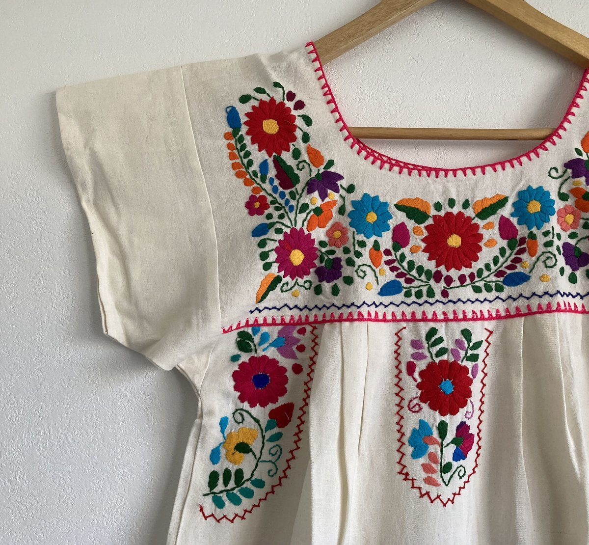 大人サイズ 】メキシカン刺繍 ワンピース（コットン生成り、首元ピンク 