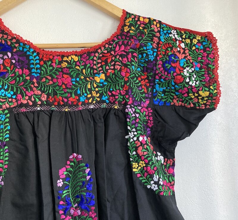 大人サイズ】サンアントニーノ刺繍のワンピース（黒×カラフル刺繍