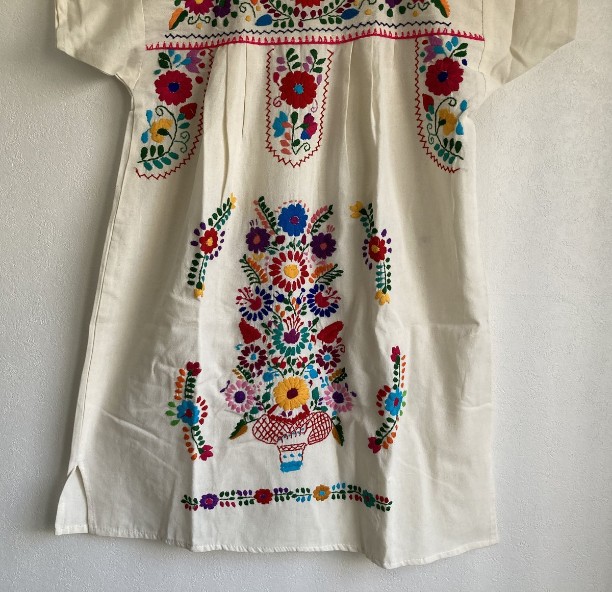 大人サイズ 】メキシカン刺繍 ワンピース（コットン生成り、首元ピンク 