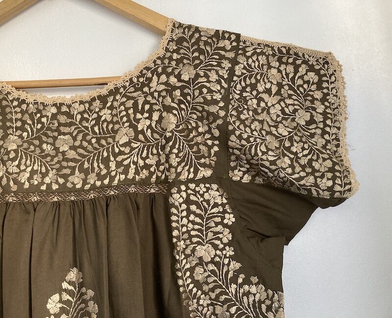 大人サイズ】サンアントニーノ刺繍のワンピース（鶯色×金色） | te to  