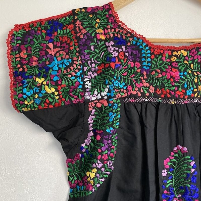 大人サイズ】サンアントニーノ刺繍のワンピース（黒×カラフル