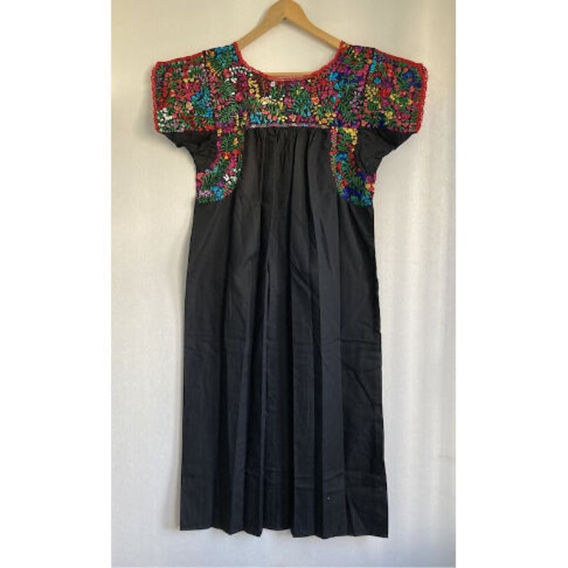 大人サイズ】サンアントニーノ刺繍のワンピース（黒×カラフル刺繍