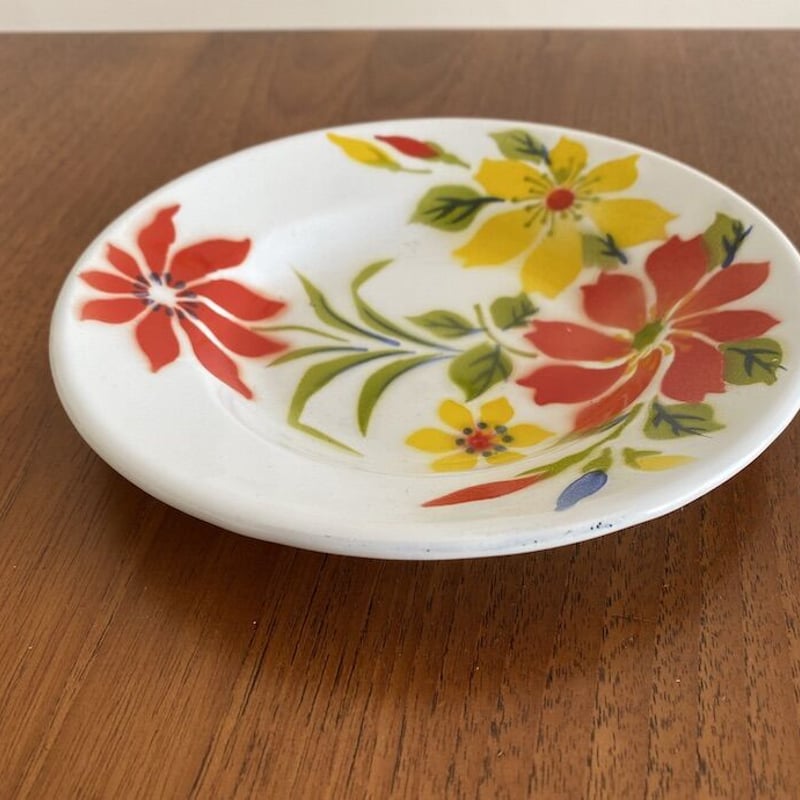 Hand painted in Thailand ハンドペイント 金彩 花文様皿 Hand painted in Thailand ハンドペイント 金彩 花文様皿 Hand