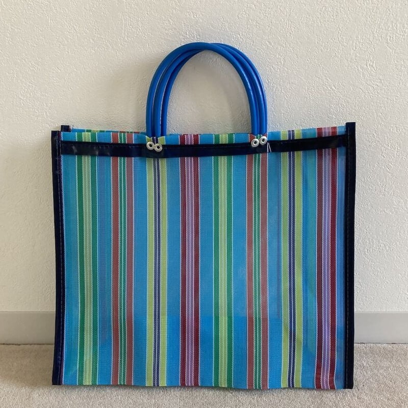 【新品】メキシコ産 オアハカ 青 メルカドバッグ ブルーフリフリチャーム付かごS メルカドバッグ プラスチックバッグ メッシュ・ストローバッグ