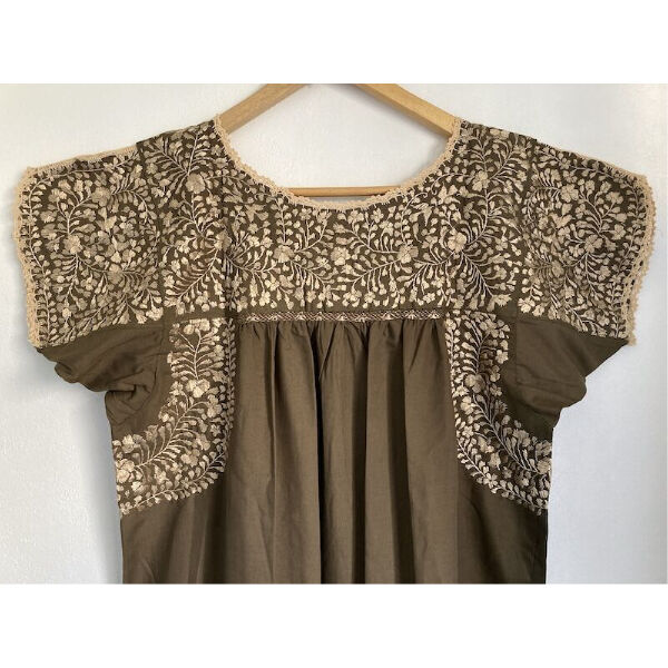 大人サイズ】サンアントニーノ刺繍のワンピース（鶯色×金色） | te to