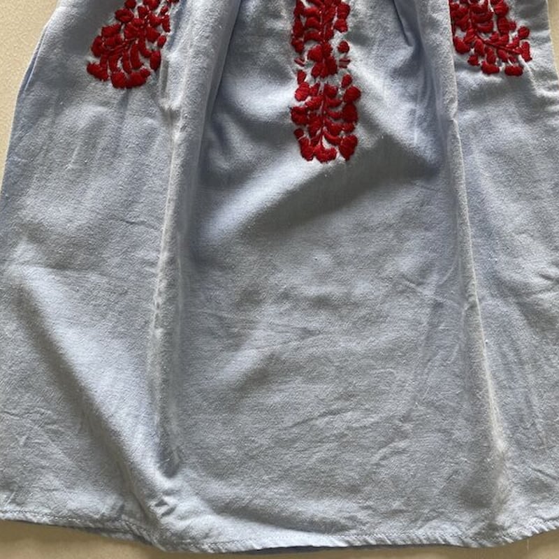 1-2歳サイズ】サンアントニーノ刺繍のワンピース（水色×赤