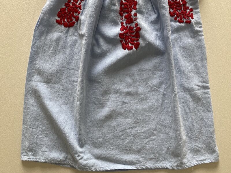 1-2歳サイズ】サンアントニーノ刺繍のワンピース（水色×赤