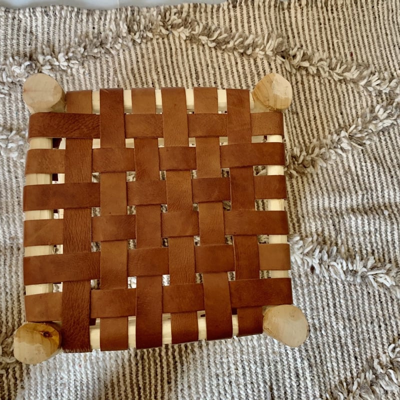 本革スツール～Woven leather stool～ DIY Woven Leather Footstool - Sailrite