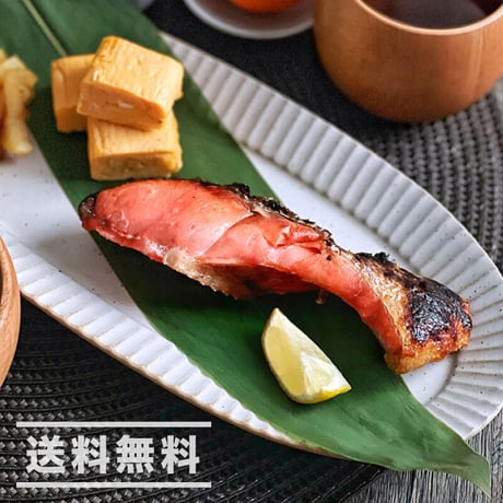 【ふるさと納税でも！】新巻鮭姿切身　2400ｇ（４分割真空）《送料無料》（※沖縄、離島除く）