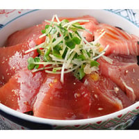 【最高級！松前町】上野屋 通販「天然本マグロ中トロ  3柵とマグロ刺身醤油セット」