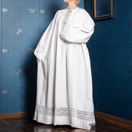 Early 1900s France  Antique Linen Church Smock