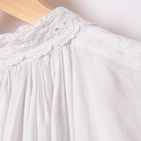 Early 1900s France  Antique Linen Church Smock 2