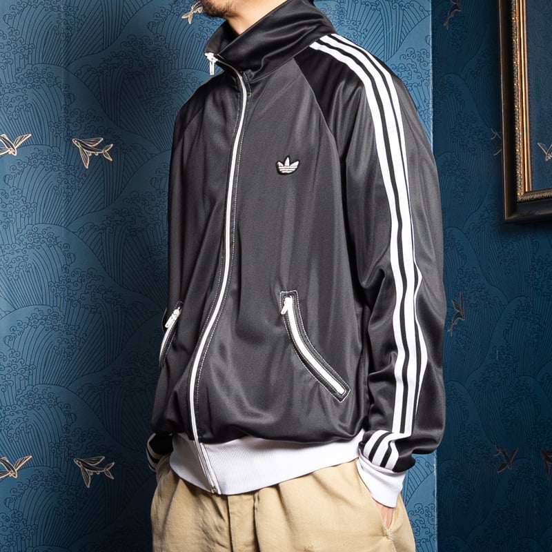 70-80s Vintage adidas Curve Pocket Track Jacket 70-80s Vintage adidas Curve Pocket Track Jacket