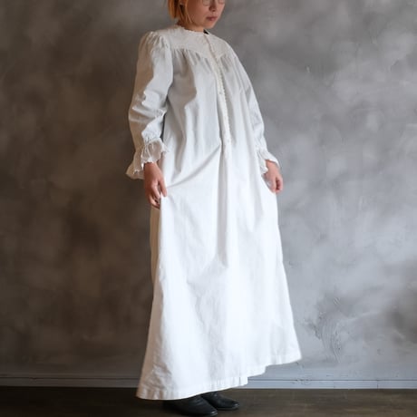 Early 1900s French Antique Cotton Night Dress ①